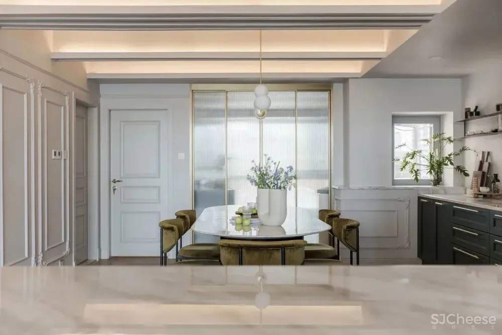 175㎡“职住一体”的家,旋转楼梯融入法式风情,装出大宅气度 吾隅设计