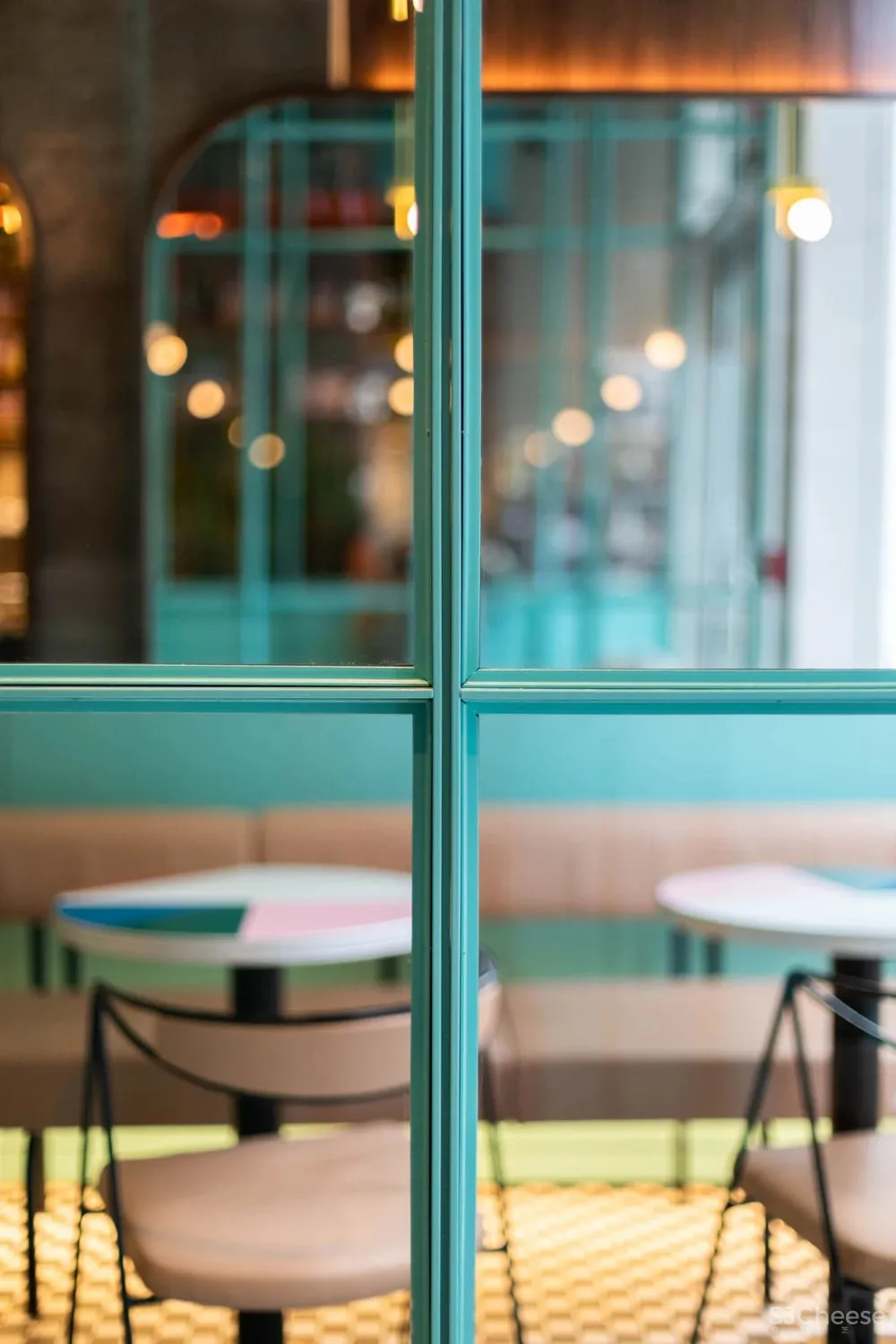 Caffettiera Caffé Bar in Montréal by Ménard Dworkind.