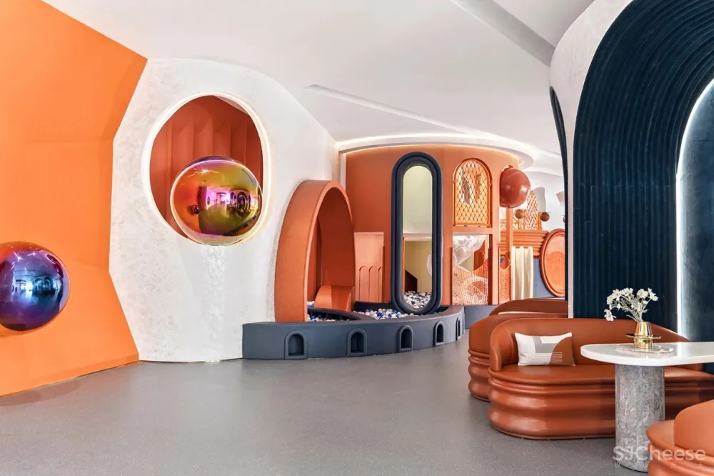 CLV×万科：色彩梦幻联动，打造都市中的“天真避难所”!