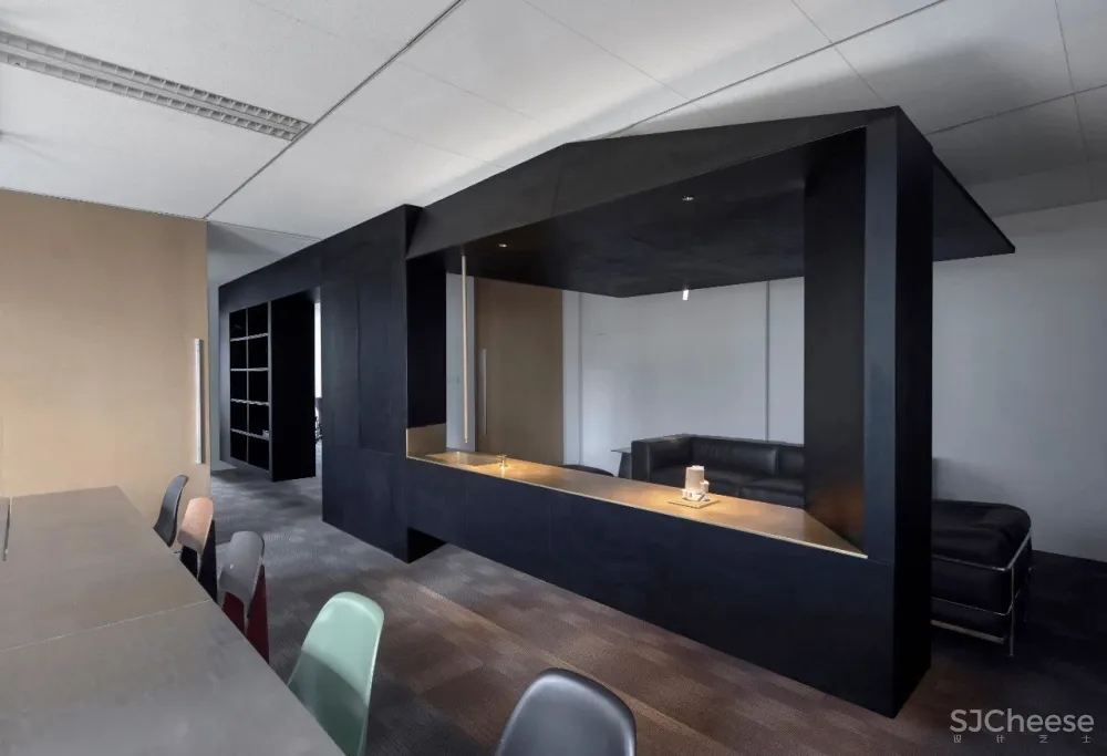 边界空间设计 × 边界办公空间：“无用”的黑亭