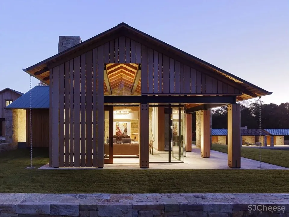 多样且互补的室内外生活体验 Mountain Wood乡村住宅 Walker Warner Architects