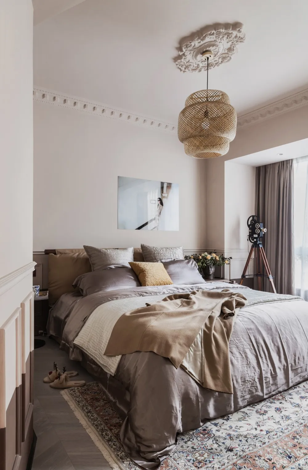 满满艺术复古风,她的家装扮得戏剧感十足!