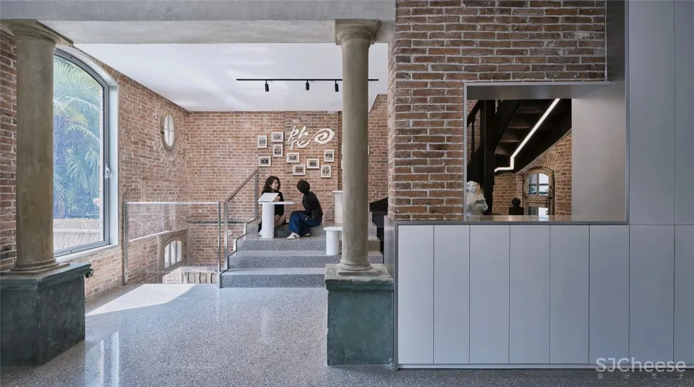 1936年的上海法式洋房改造而成的办公空间