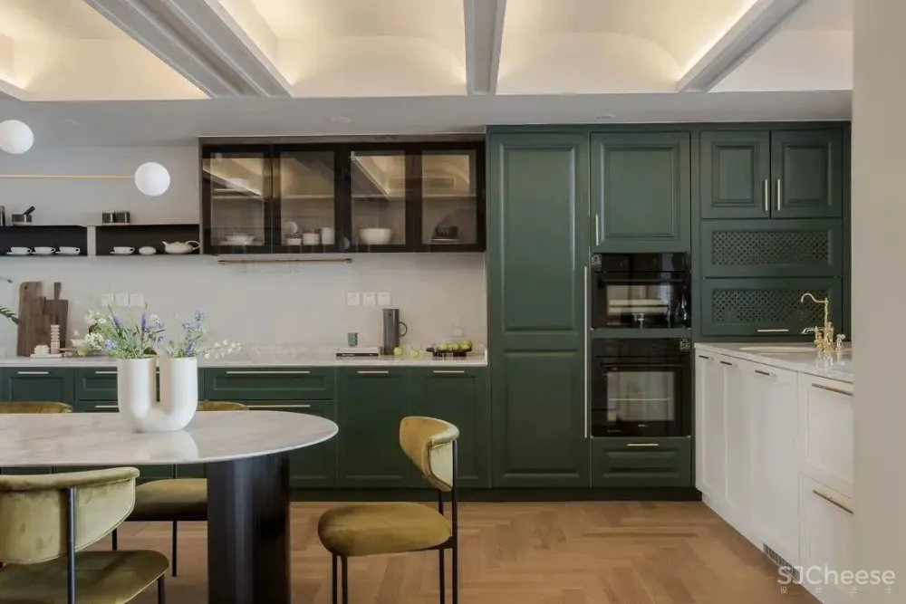 175㎡“职住一体”的家,旋转楼梯融入法式风情,装出大宅气度 吾隅设计