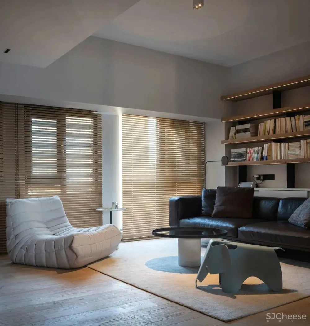 拆除楼梯隔墙,卧室并入客厅,117㎡暗室变身质感慵懒家 未見空间美学