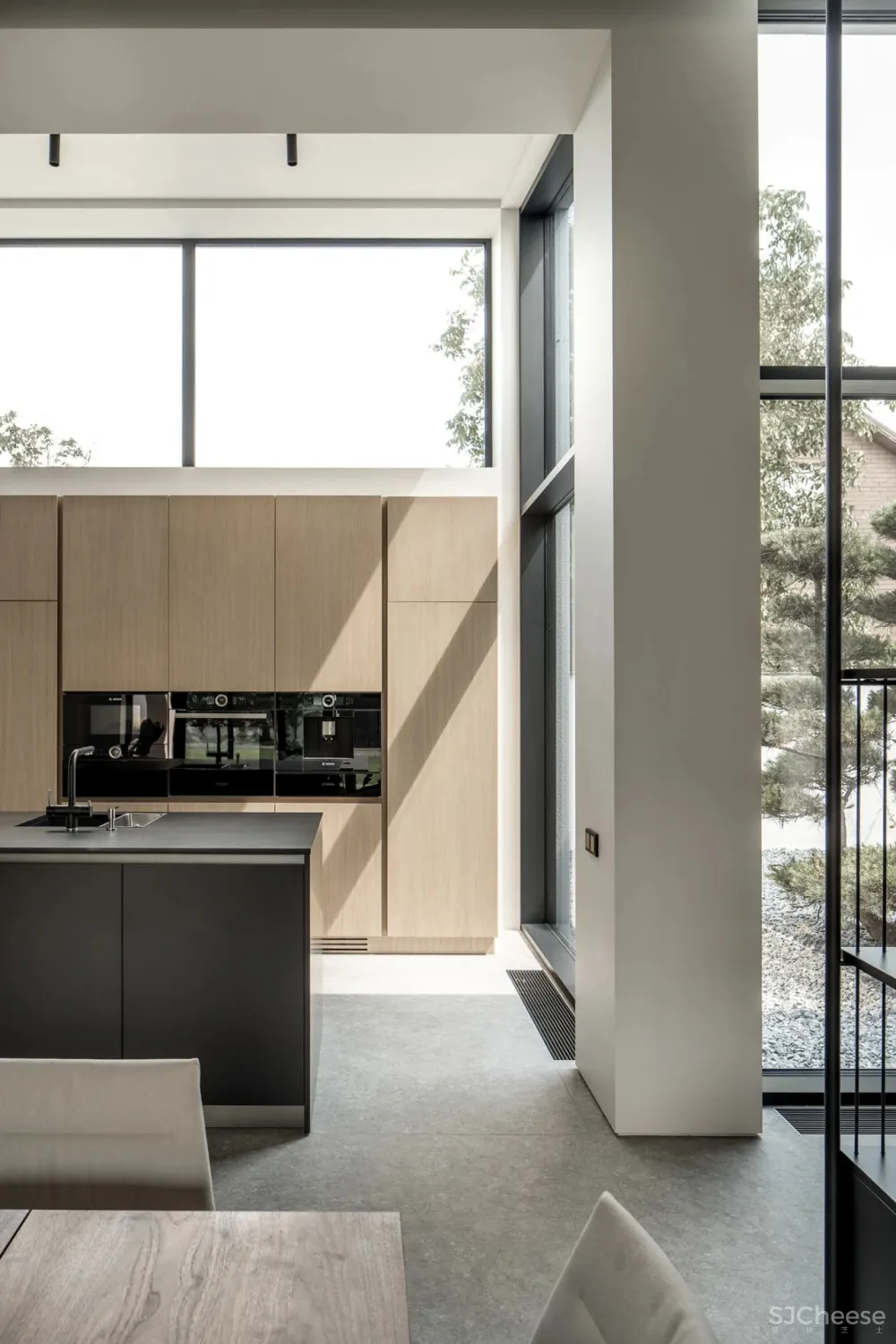 打破常规的房子,屋顶加个仰角引光入室,这样的自建房太有创意了!