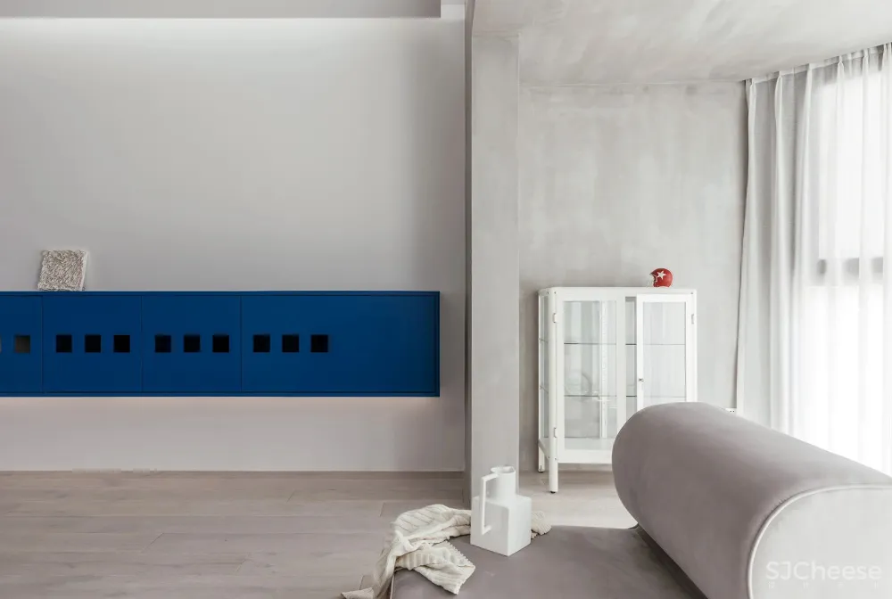 让两个女儿赤脚奔跑的家，140㎡浅色三室纯净通透，极简软装，倍感高级！