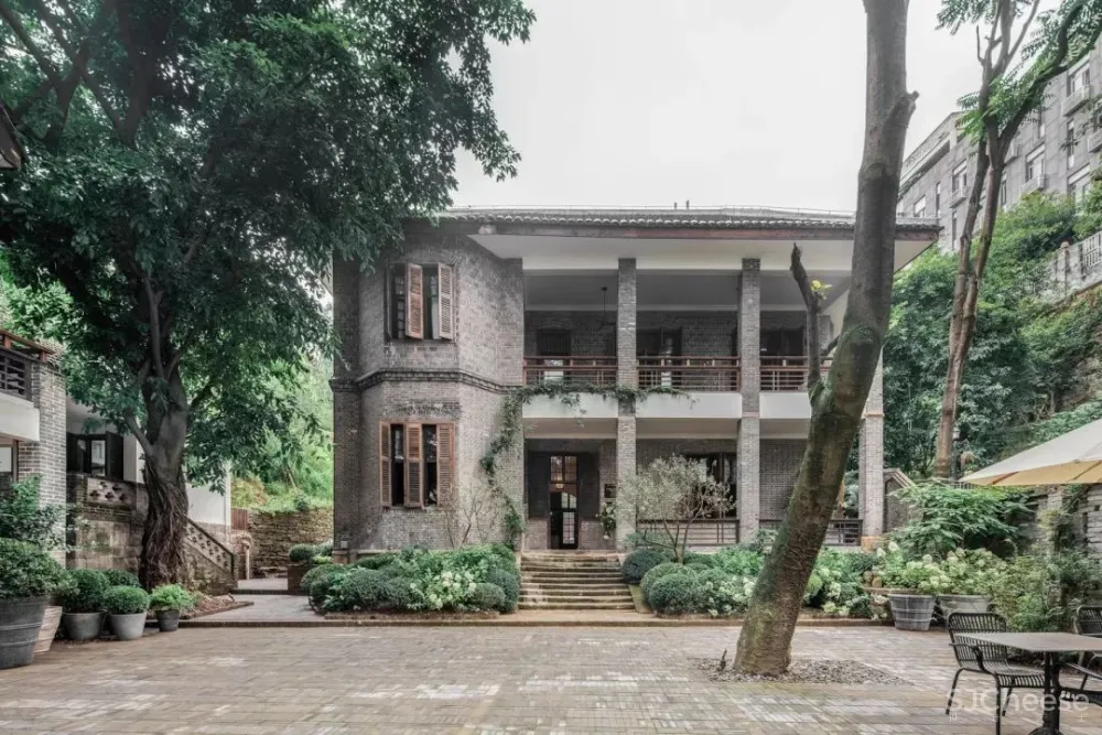 谢柯-既下山·重庆生活的复杂和冲突,都在这间院落“缴械投降”!