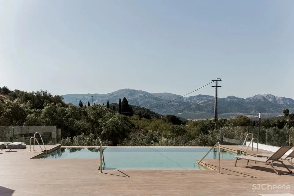 纯粹形式 橄榄林中的西班牙乡村酒店 GANA Arquitectura