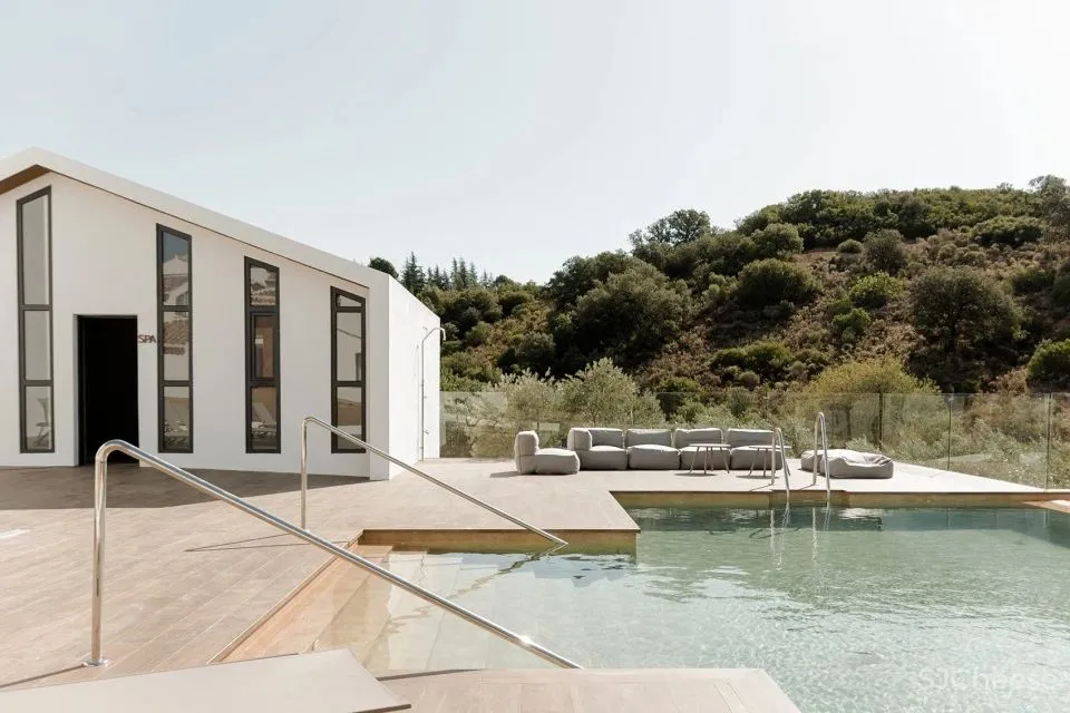 纯粹形式 橄榄林中的西班牙乡村酒店 GANA Arquitectura