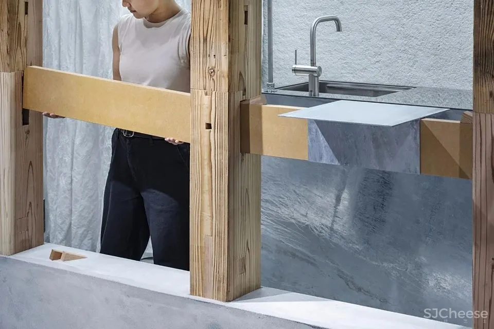 New Balance 
日本T HOUSE