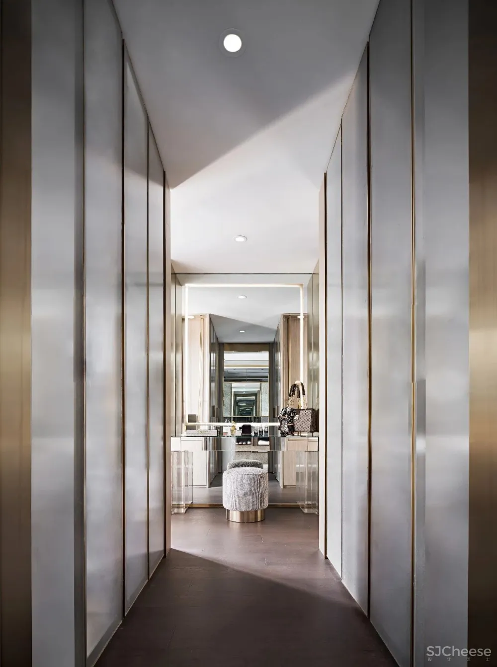 巧妙利用柜子,原来还能让室内空间这么通透连贯