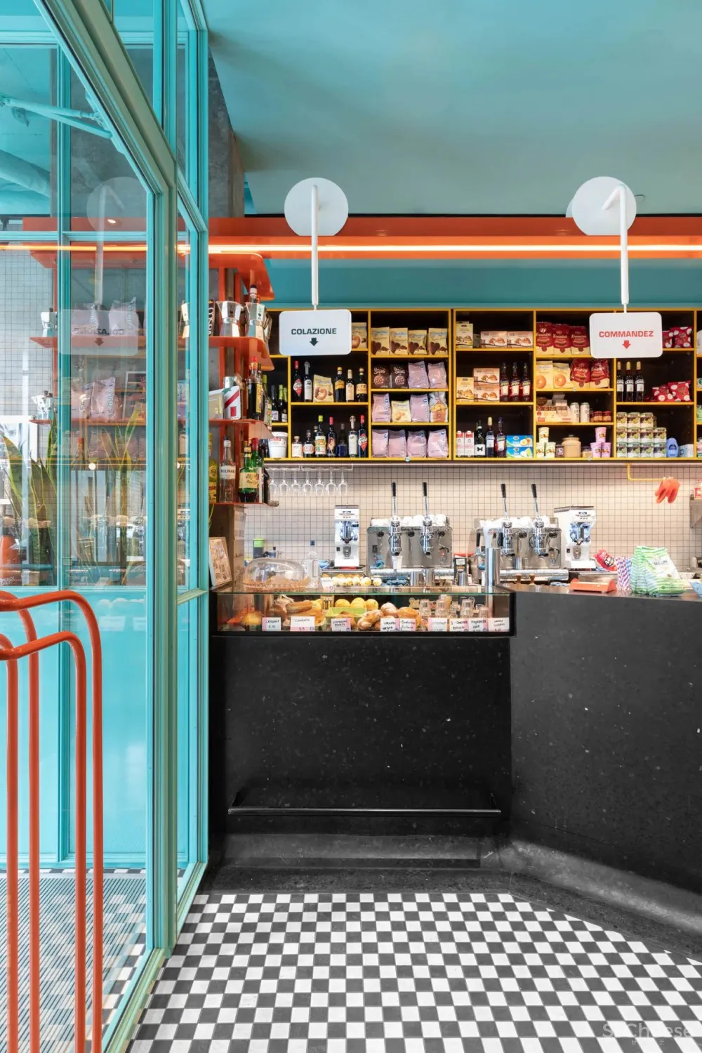 Caffettiera Caffé Bar in Montréal by Ménard Dworkind.