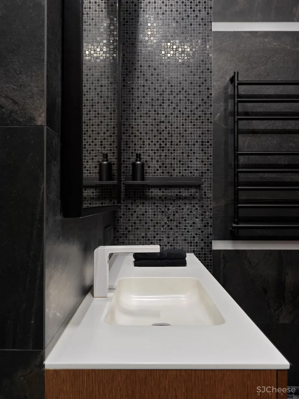 DE-DE新作 95m²简约私宅，大理石与原木的和谐