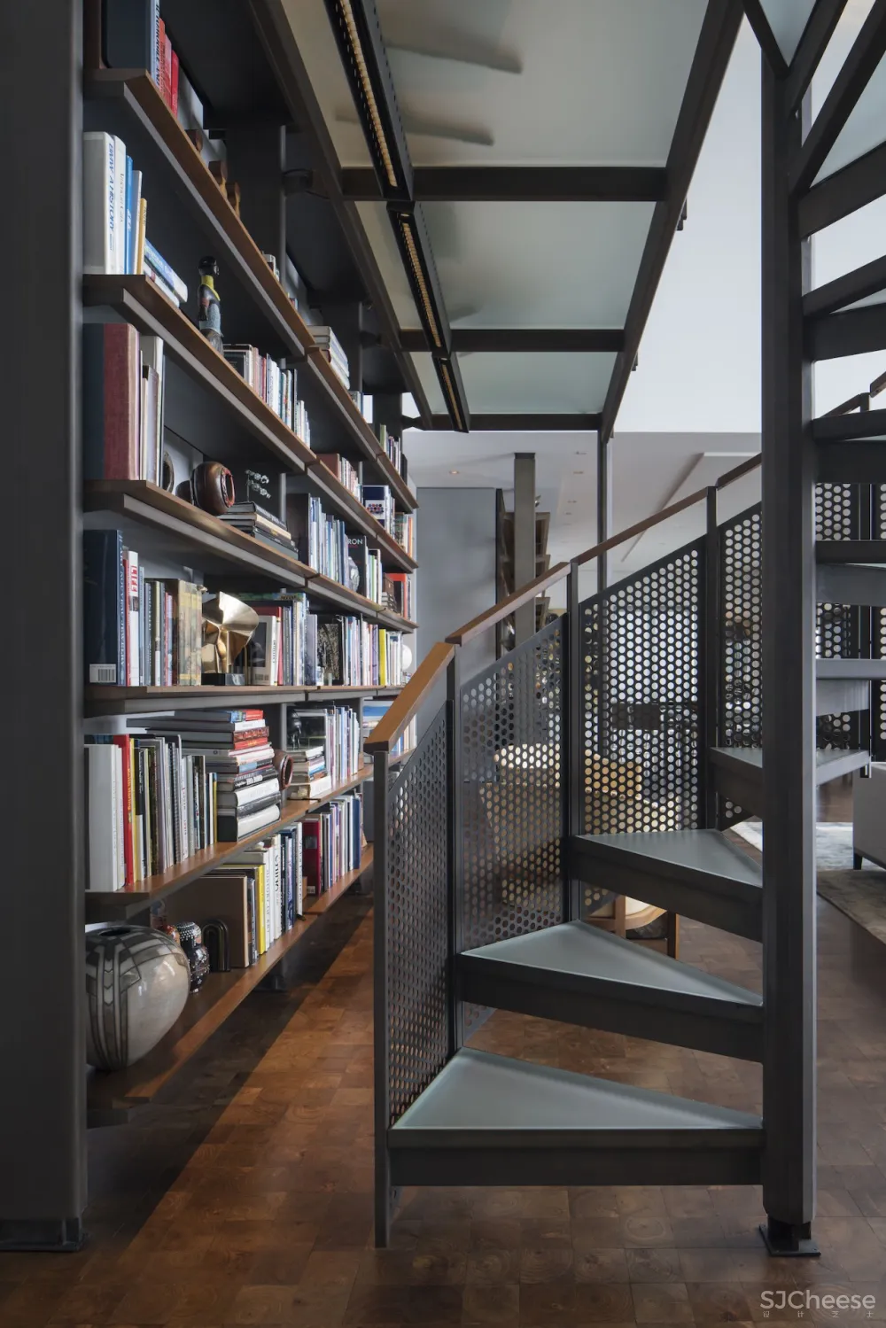 590㎡的顶层公寓,奢华也可以是一种 LOFT 范儿