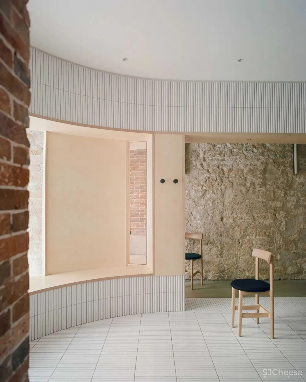 Neri＆Hu在巴黎餐厅Papi中保留了陈旧的细节