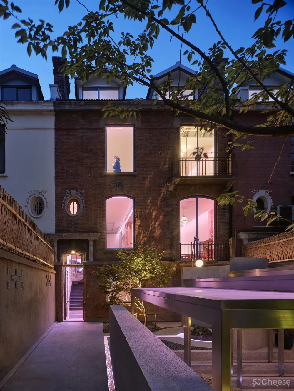 1936年的上海法式洋房改造而成的办公空间