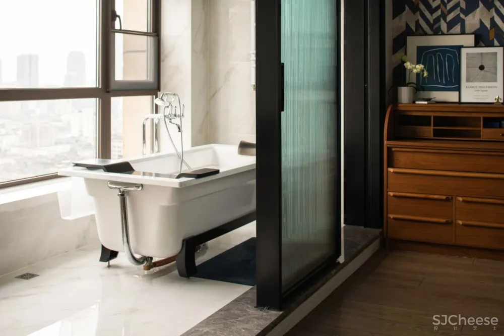 2人居的217㎡复古大宅,其中200㎡给7只猫住?