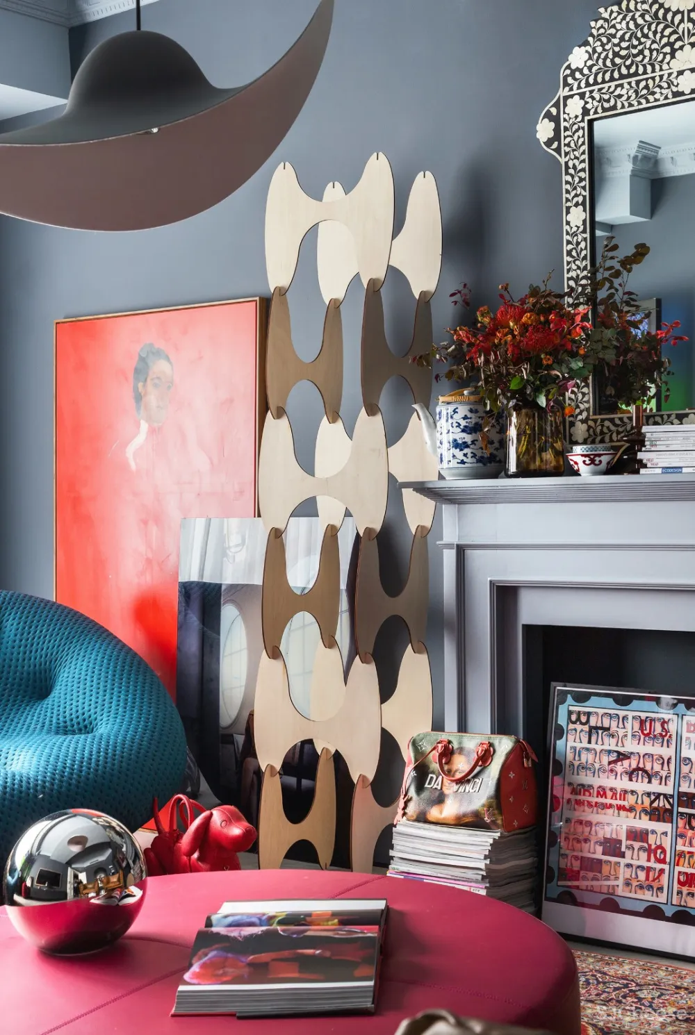 满满艺术复古风,她的家装扮得戏剧感十足!