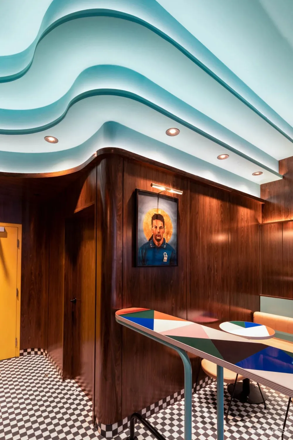 Caffettiera Caffé Bar in Montréal by Ménard Dworkind.