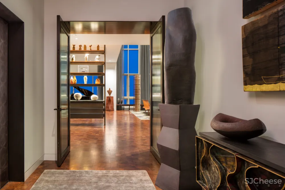 590㎡的顶层公寓,奢华也可以是一种 LOFT 范儿