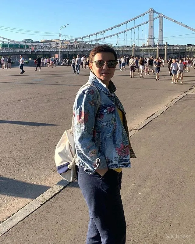 黑白色系的客厅，气质凸显 !