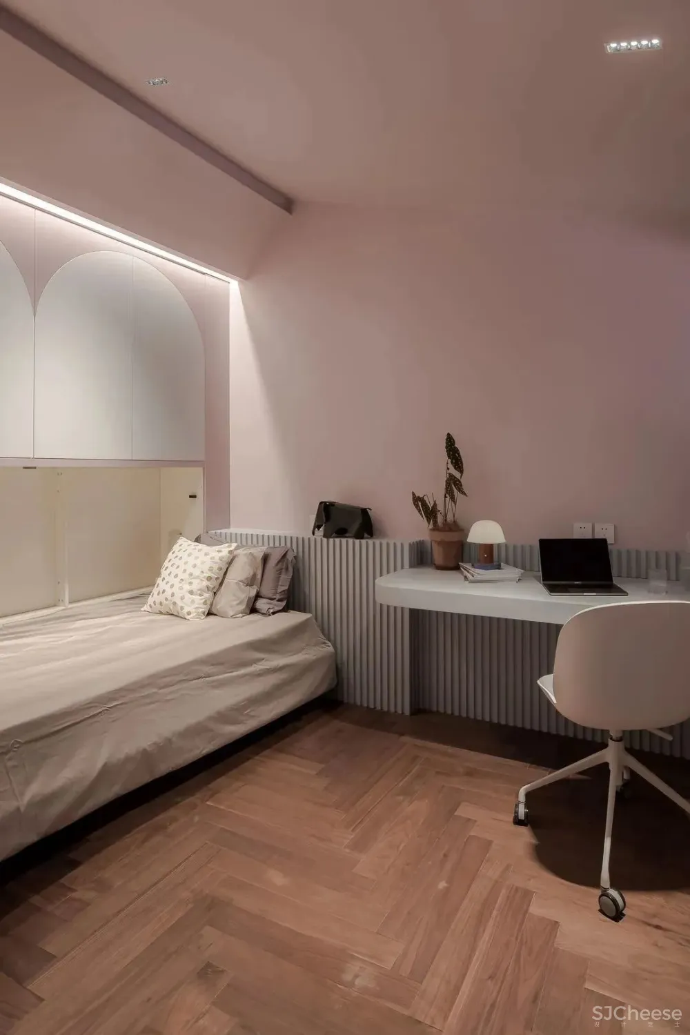 175㎡“职住一体”的家,旋转楼梯融入法式风情,装出大宅气度 吾隅设计