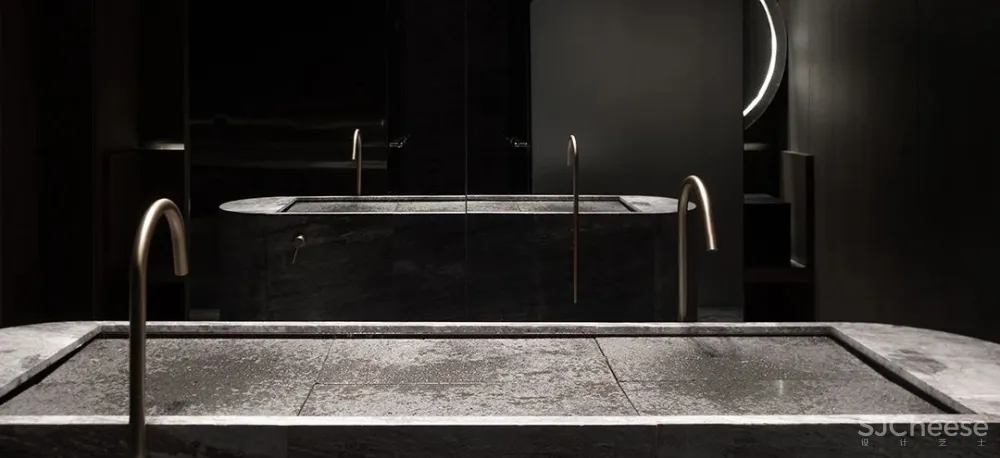 DOMANI 东 仓 牛 顿 与 月 亮