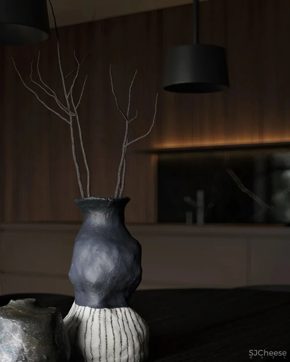 黑白色系的客厅，气质凸显 !