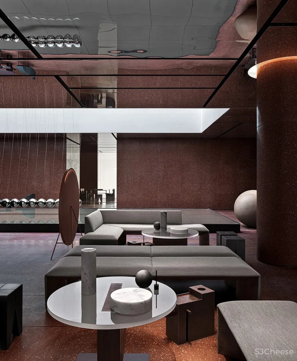 DOMANI 东 仓 牛 顿 与 月 亮