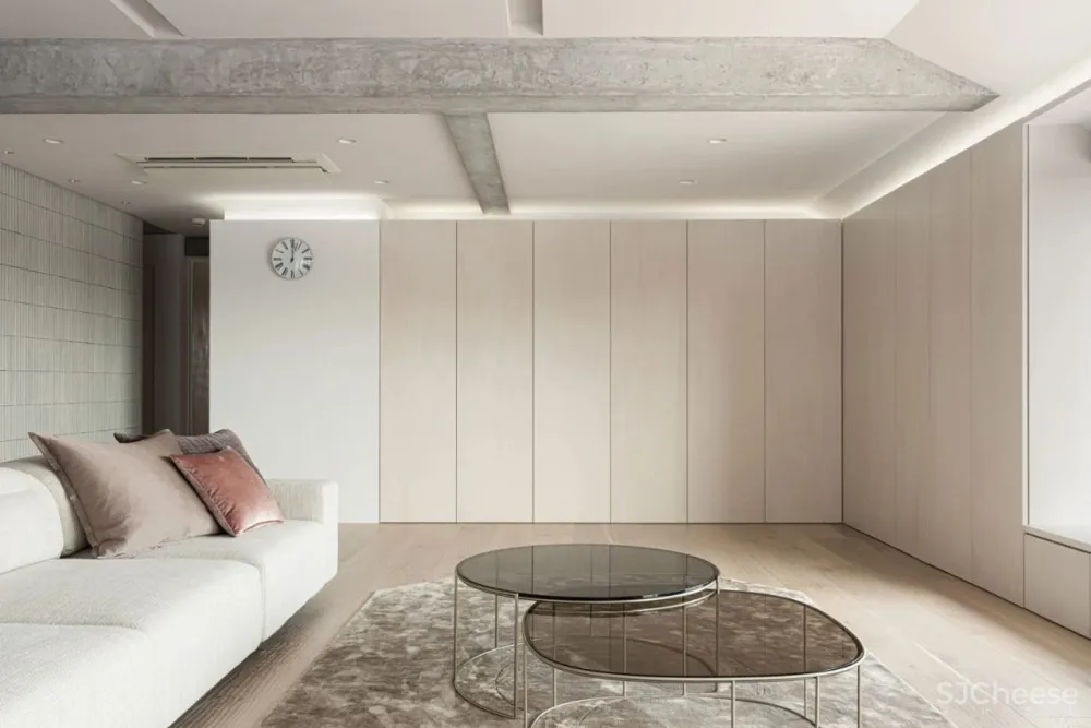 简约的现代公寓,用混凝土、木材、肌理涂料做出高级的层次感