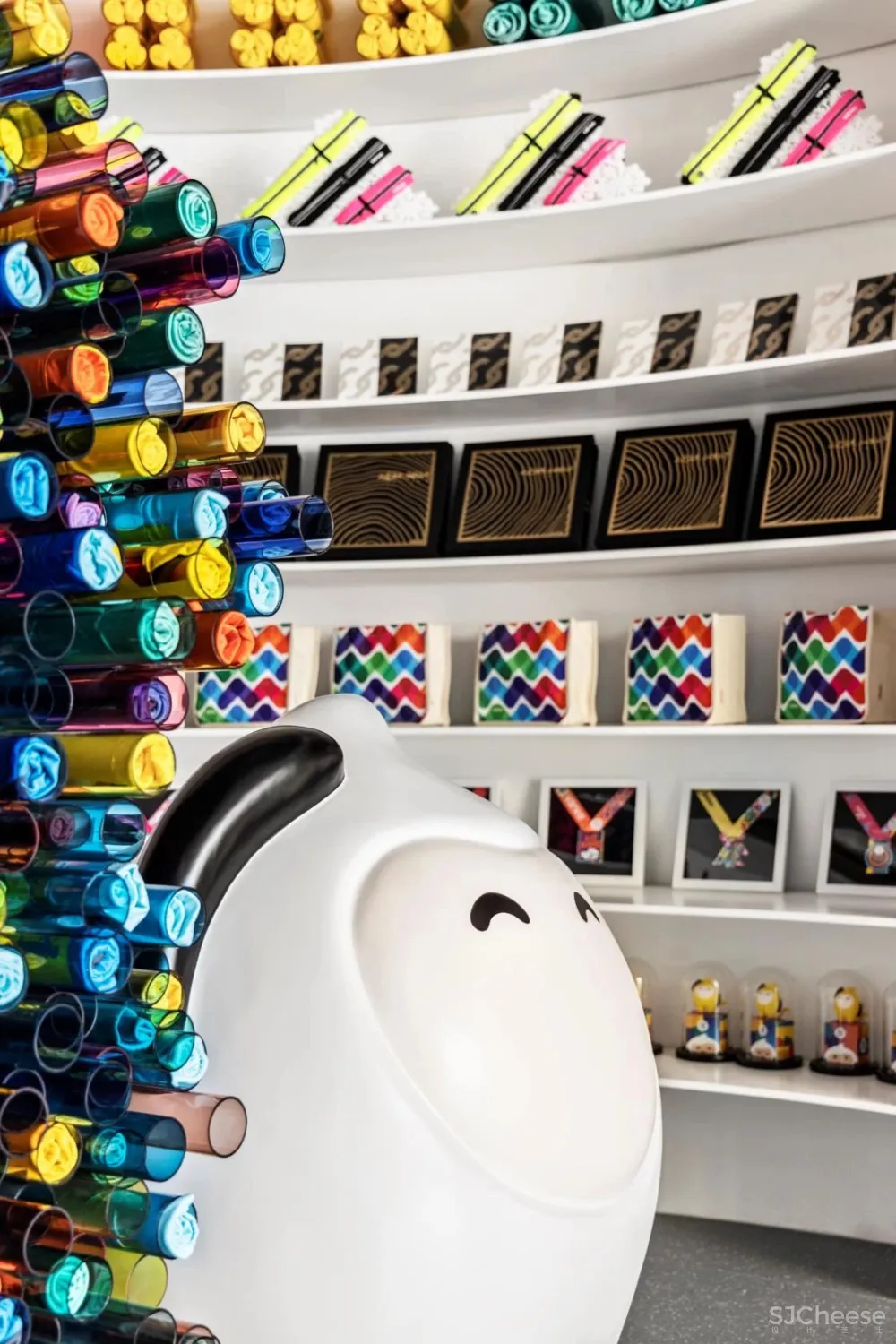 CLV×万科：色彩梦幻联动，打造都市中的“天真避难所”!