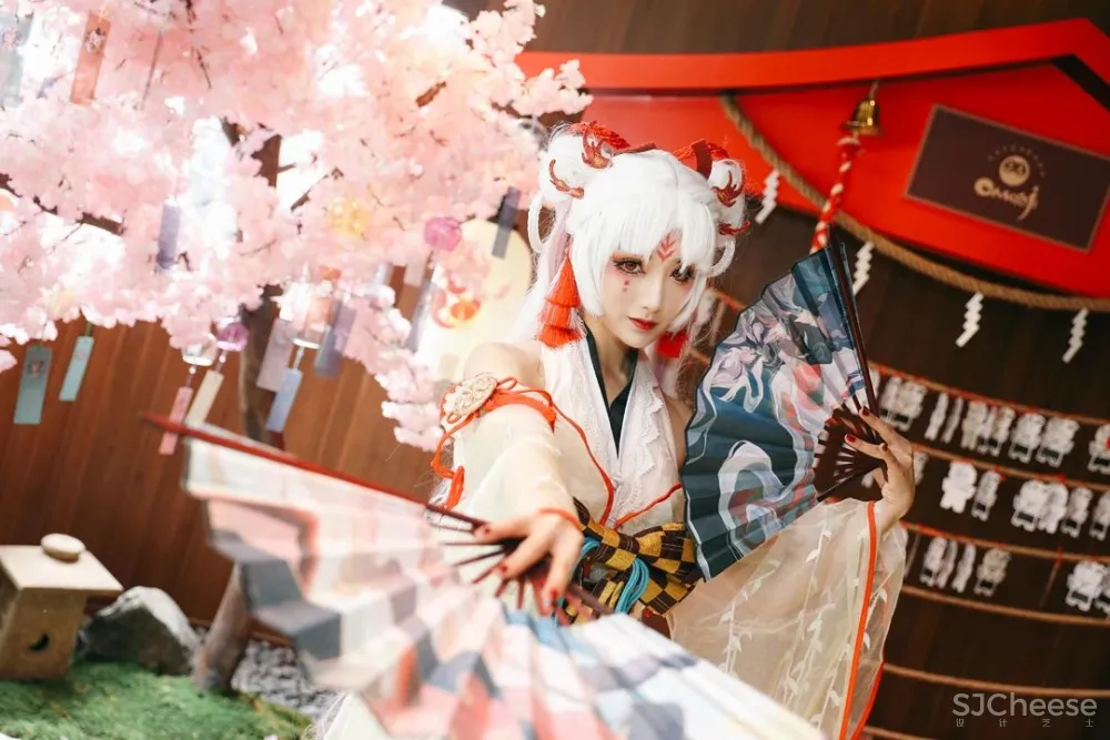 双子座俞挺的两个新作:一座妖的乐园、一个文学爱好者的客厅