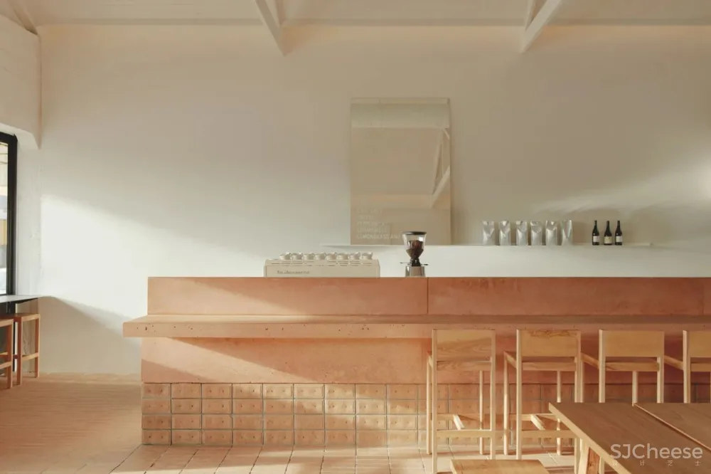 PRIOR THORNBURY BY RITZ - GHOUGASSIAN.