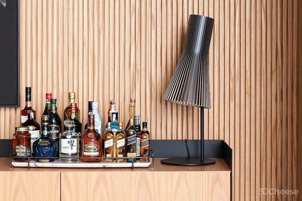 冷硬做底,温暖辅助,木条绿植一相逢,便胜却人间无数