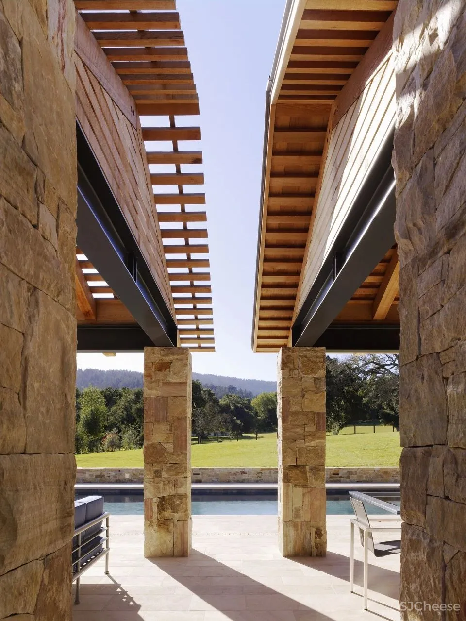 多样且互补的室内外生活体验 Mountain Wood乡村住宅 Walker Warner Architects