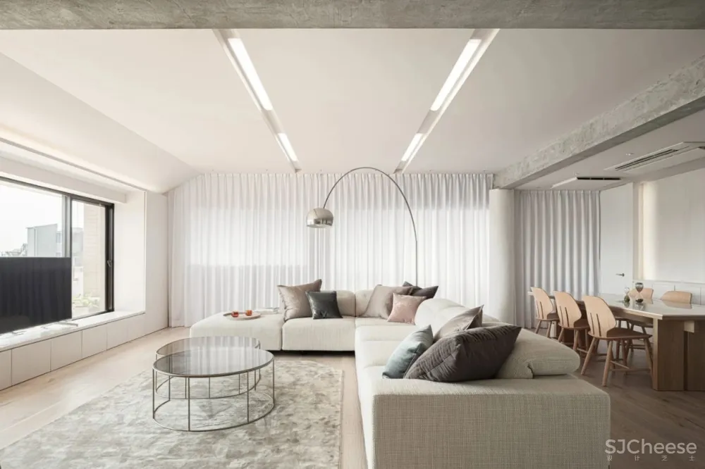 简约的现代公寓,用混凝土、木材、肌理涂料做出高级的层次感