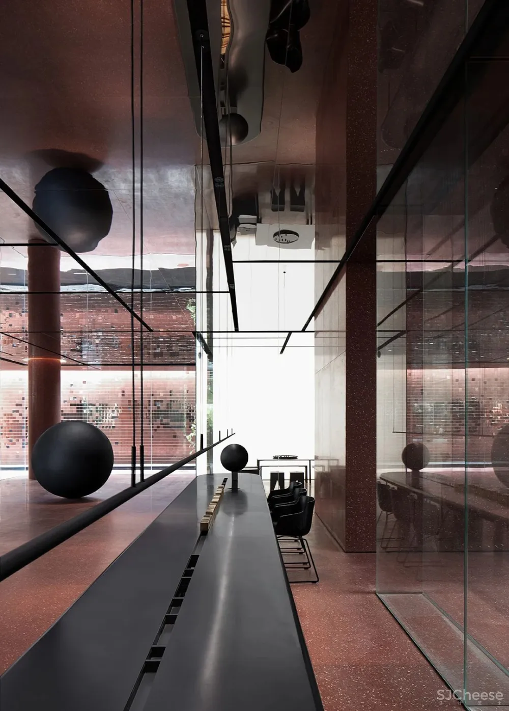 DOMANI 东 仓 牛 顿 与 月 亮