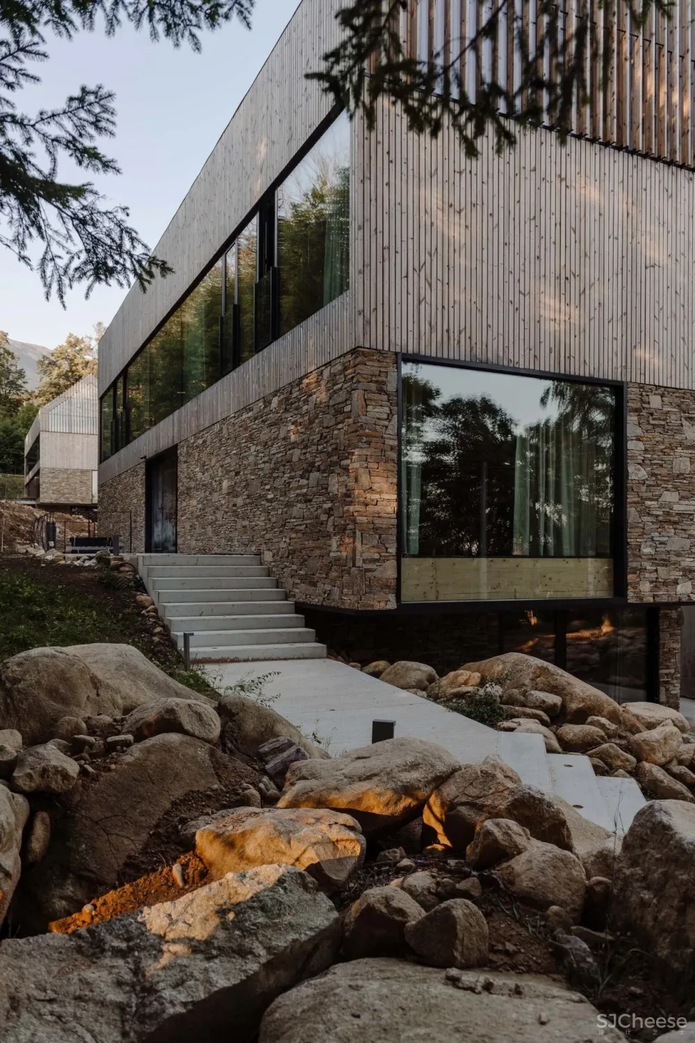 混凝土加木结构的公寓式民宿,混搭乡建必有亮点!