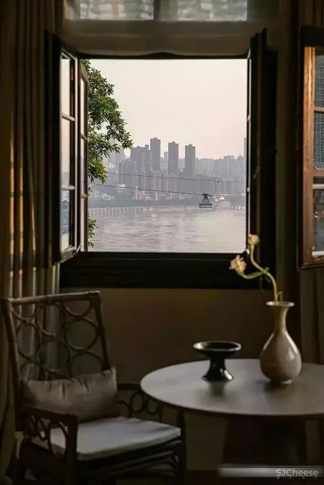 谢柯-既下山·重庆生活的复杂和冲突,都在这间院落“缴械投降”!