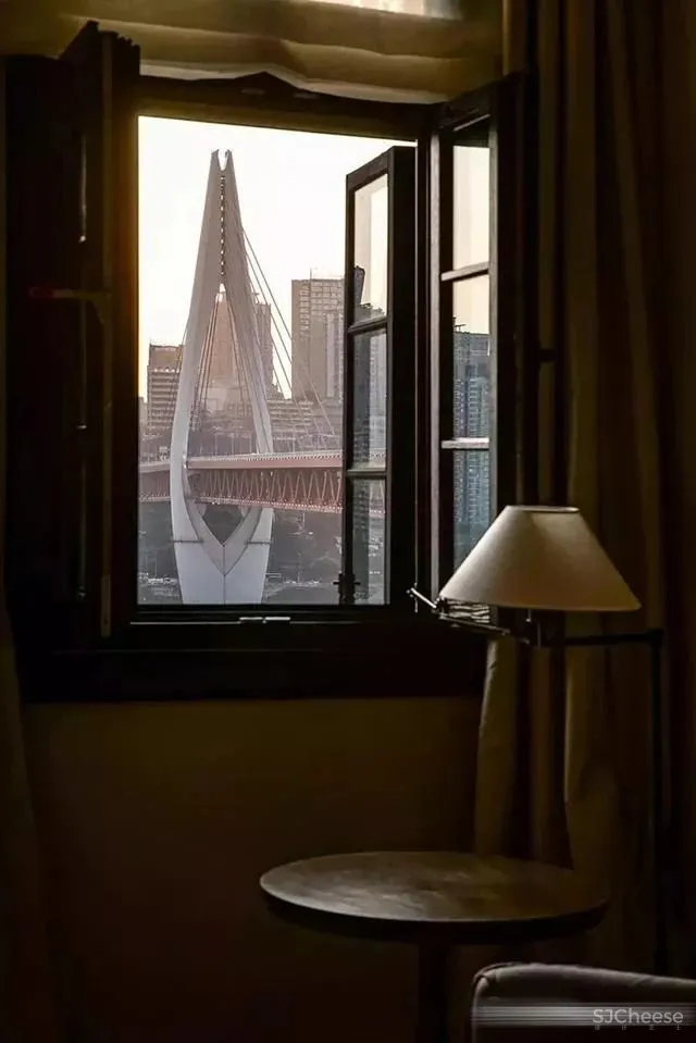 谢柯-既下山·重庆生活的复杂和冲突,都在这间院落“缴械投降”!