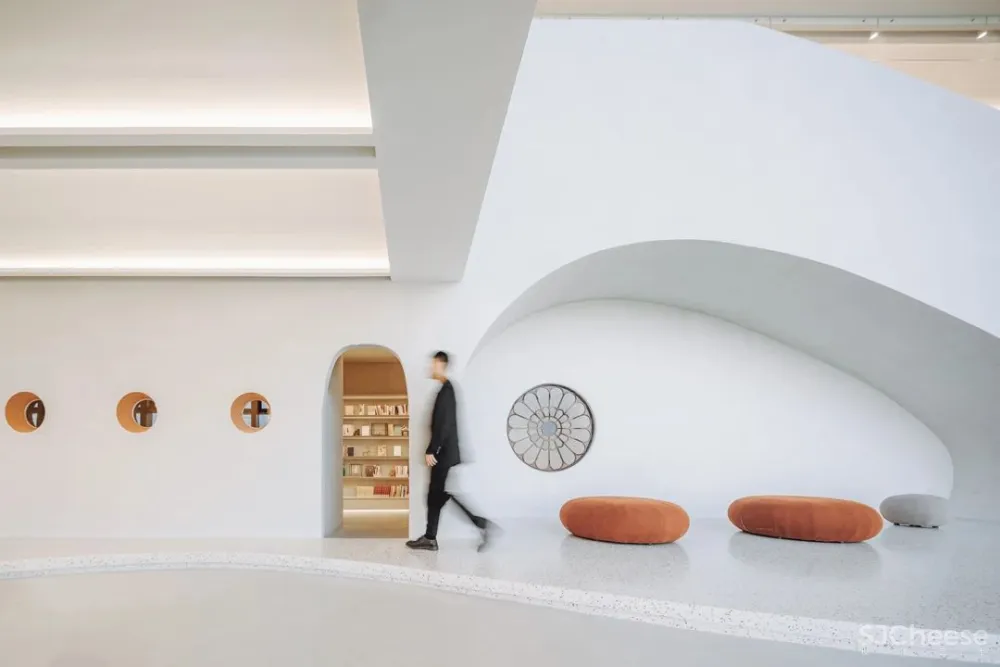 俞挺在广州高空创造出「抽象的港口城市」:一处让人大彻大悟的图书馆