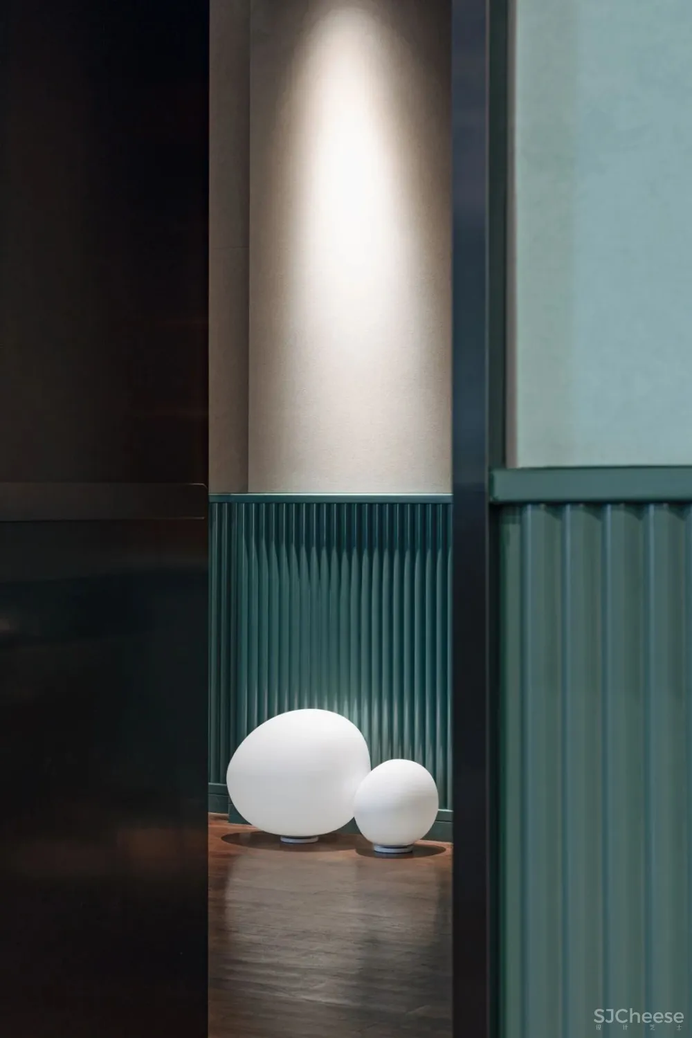 双子座俞挺的两个新作:一座妖的乐园、一个文学爱好者的客厅