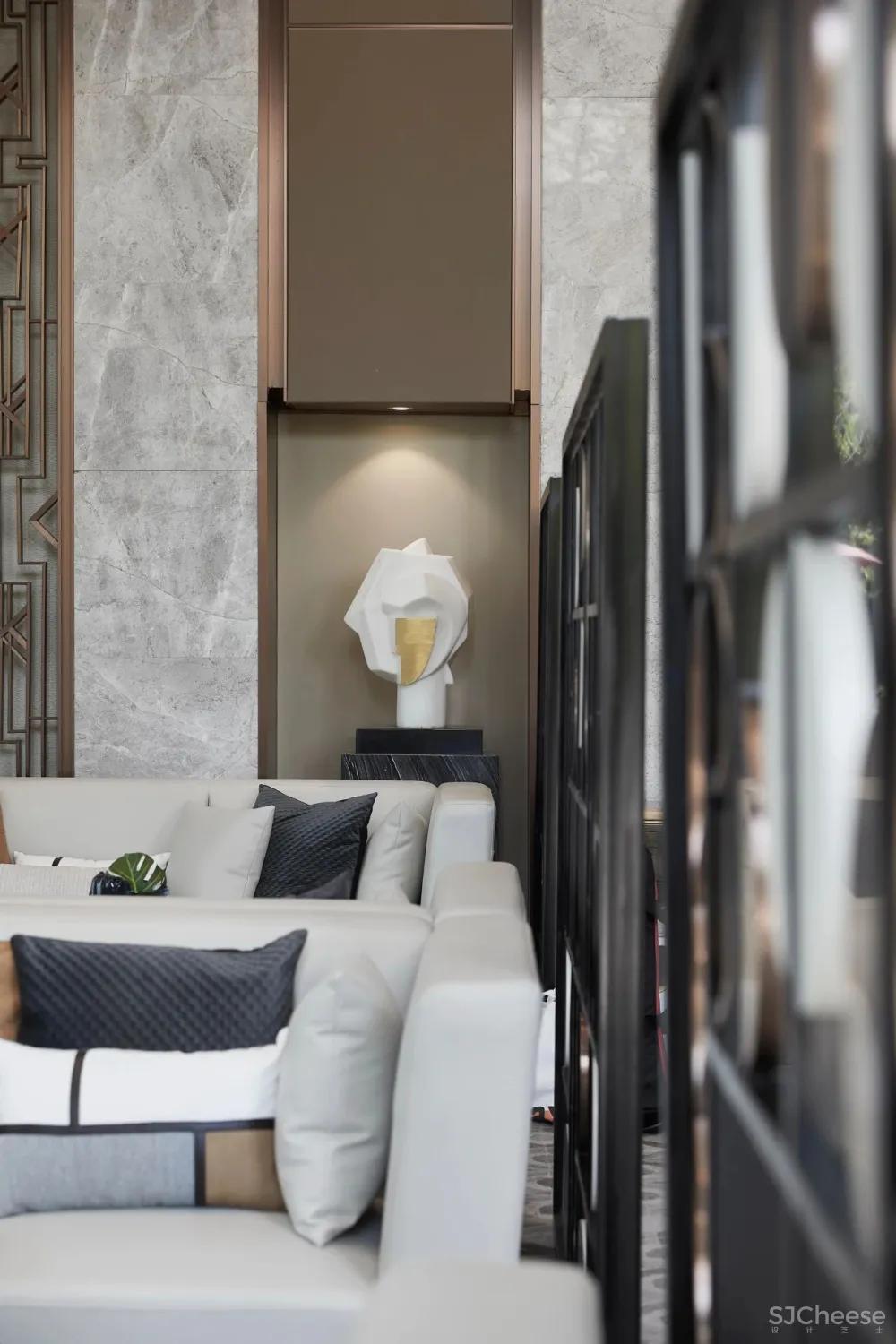 在镜像世界中寻找自己【绿地金茂国际金融中心售楼处】