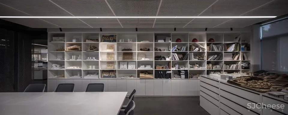 生长的黑盒子 办公空间改造设计