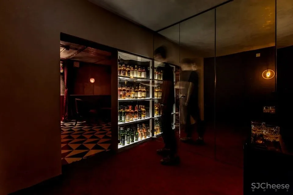 营造神秘与尊贵的消费体验 Whisper酒吧 低态建筑