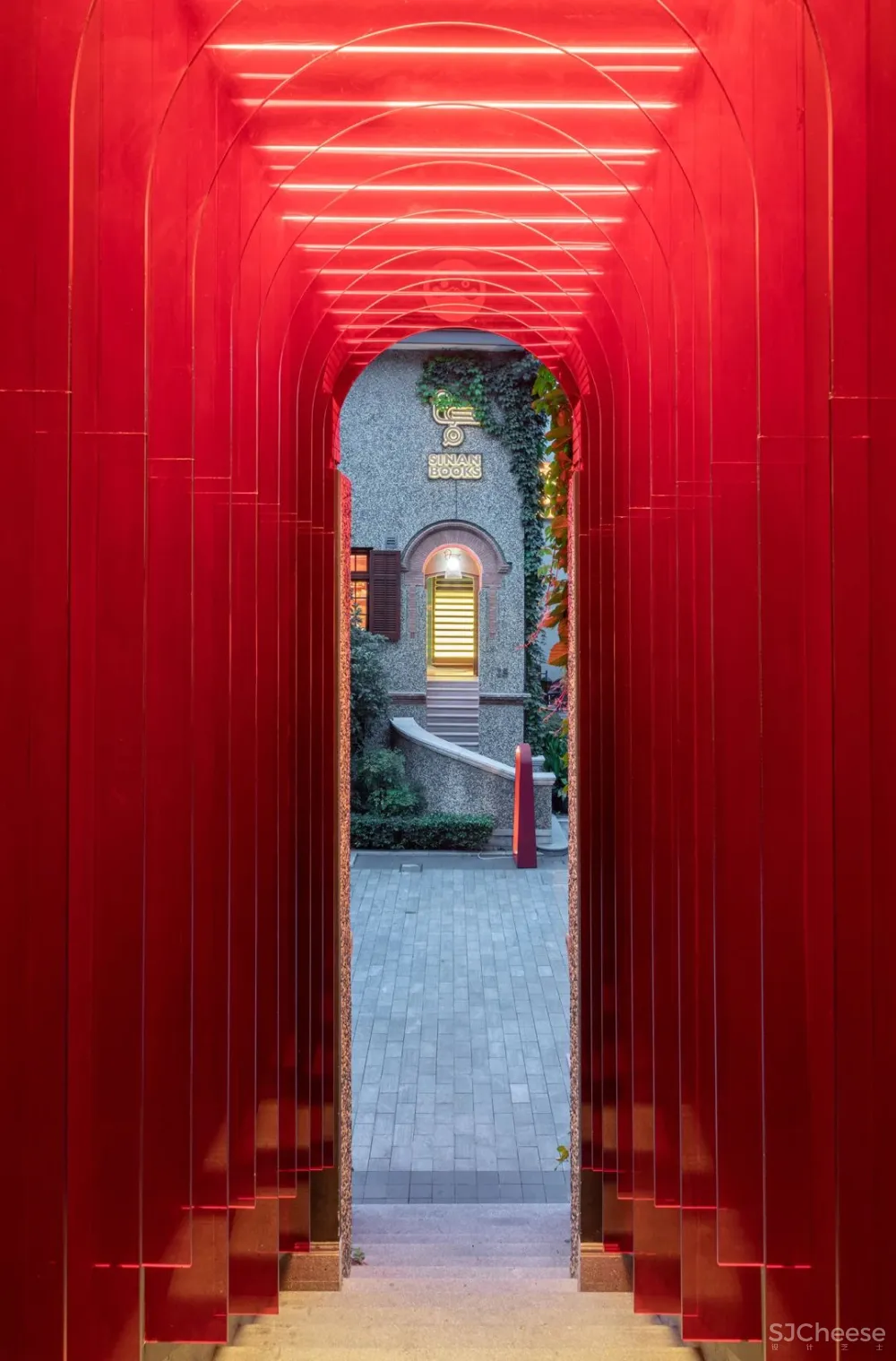 双子座俞挺的两个新作:一座妖的乐园、一个文学爱好者的客厅