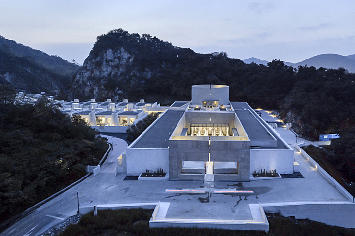 张雷新作 南京深坑酒店—矿坑石料雕琢的美学空间,是酒店也是美术馆