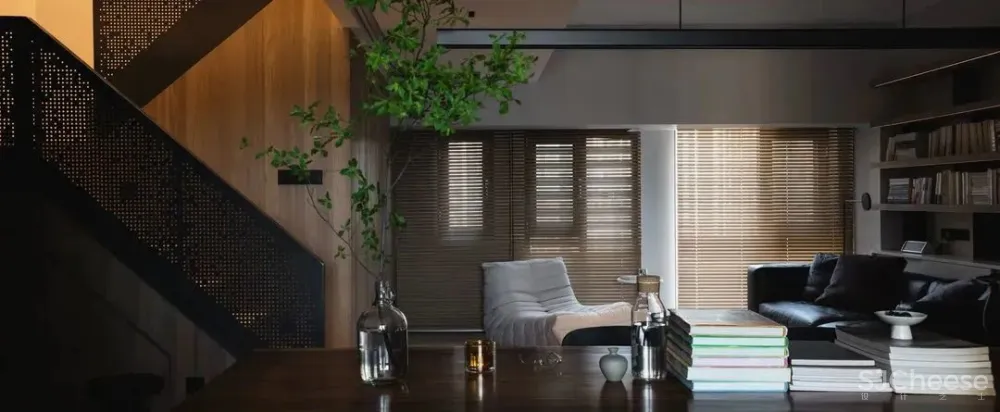 拆除楼梯隔墙,卧室并入客厅,117㎡暗室变身质感慵懒家 未見空间美学