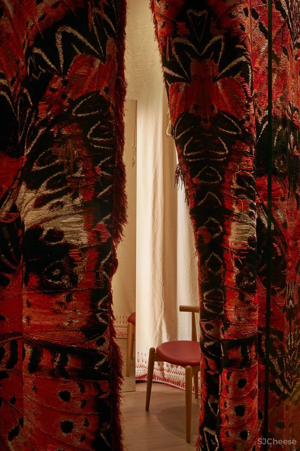 Alexander McQueen 的旗舰店,灵感竟源于一栋乡下房子!